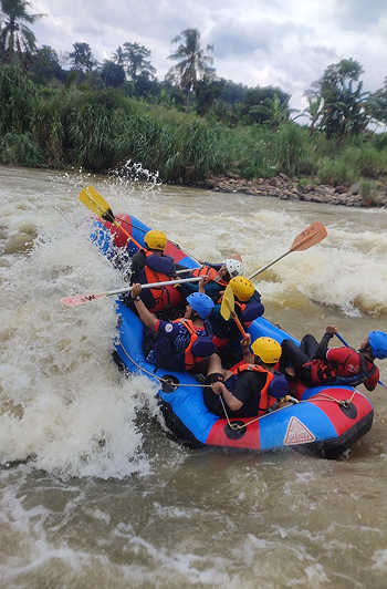 Rekreasi dan Petualangan Alam Saung Villa Bambu