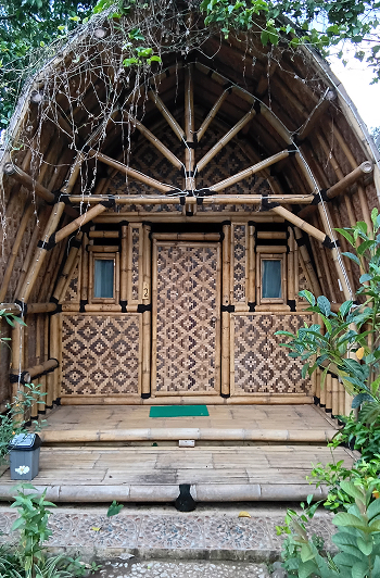 Homestay Bernuansa Pedesaan Saung Villa Bambu